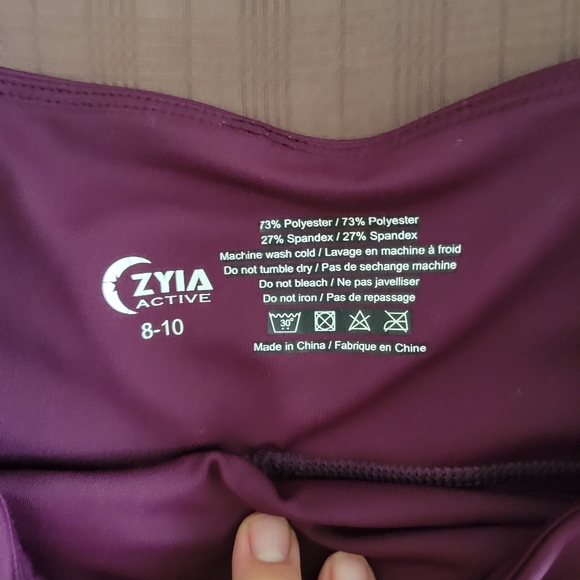 ZYIA Plum pocket light n tight hi rise Capri - Picture 4 of 6